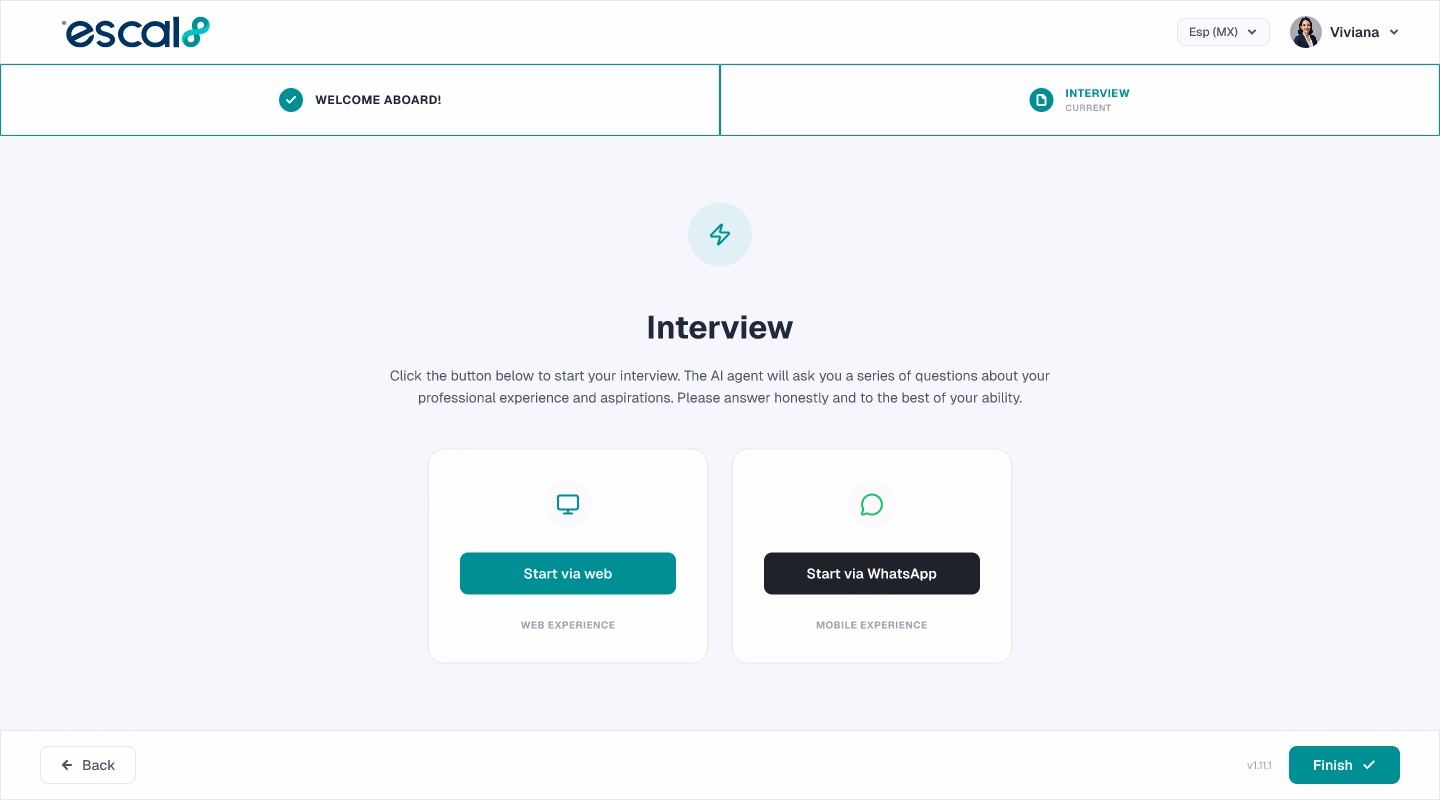 Escal8 interview screen where the candidate chooses to answer on the web or over WhatsApp